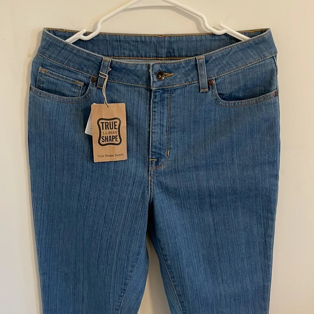 Women's True Shape Jeans, Straight-Leg Light Indigo Size 10 - Picture 3 of 9